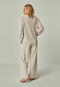 YOU LOOK PERFECT EVE - MERINO KNIT SWEATER WITH STAND-UP COLLAR - Strickpullover - beige