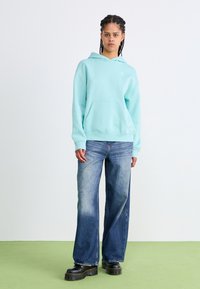 Jordan JORDAN BROOKLYN FLEECE - Felpa con cappuccio - light dew/(white)