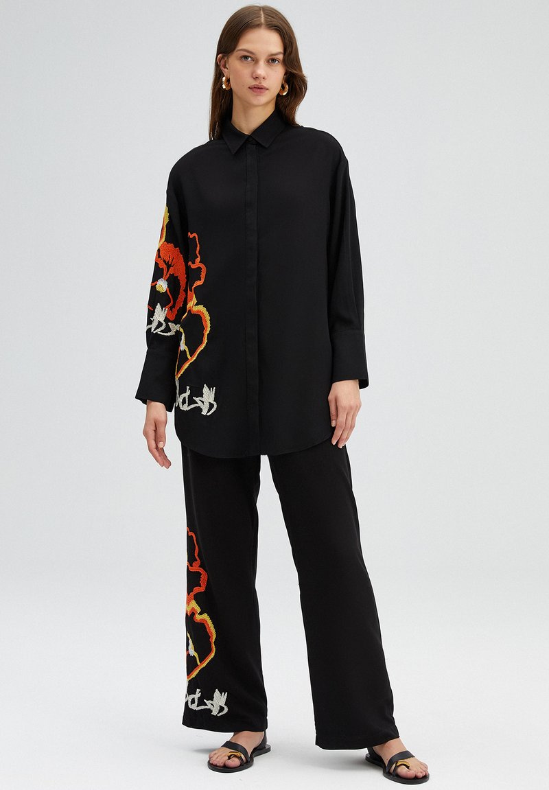 Touché Privé EMBROIDERED VISCONE SHIRT - Camicia - black
