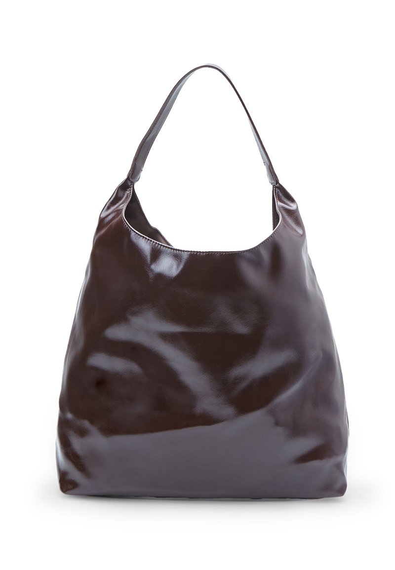 Bruine, gepolijste leren hobo tas met een enkele schouderriem, met een zachte, slungelige silhouet en een gladde textuur.