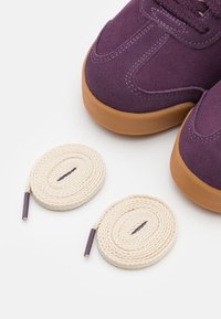 Puma ROMA - Tossud - midnight plum/alpine snow
