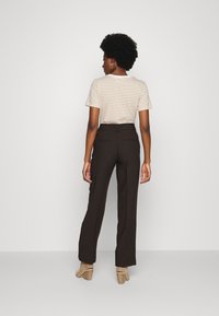 Selected Femme SLFRITA WIDE PANT - Calças - coffee bean