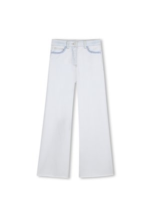 Jean taille haute à jambes larges en denim bleu clair avec une finition délavée. Comprend deux poches avant et des accents de couture le long de la taille.