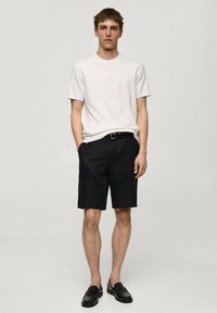 Mango Pantaloni scurți - black