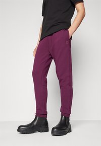 BOSS SESTART - Spodnji deli trenirk - medium purple