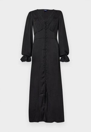 Longue robe noire avec manches longues bouffantes, boutons avant recouverts de tissu, décolleté en V et bordure en dentelle aux poignets et à l'encolure.