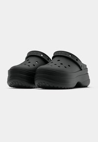 Crocs CLASSIC STACKED UNISEX - Træsko - black