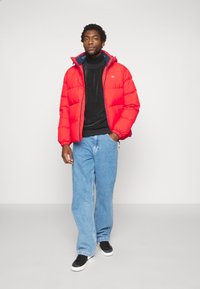Tommy Jeans ESSENTIAL JACKET - Dunjakker - deep crimson