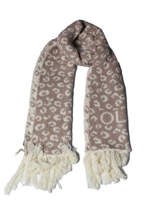 Écharpe en imprimé léopard beige doux et blanc avec une texture duveteuse et de longues franges blanches aux deux extrémités, pliée en boucle.