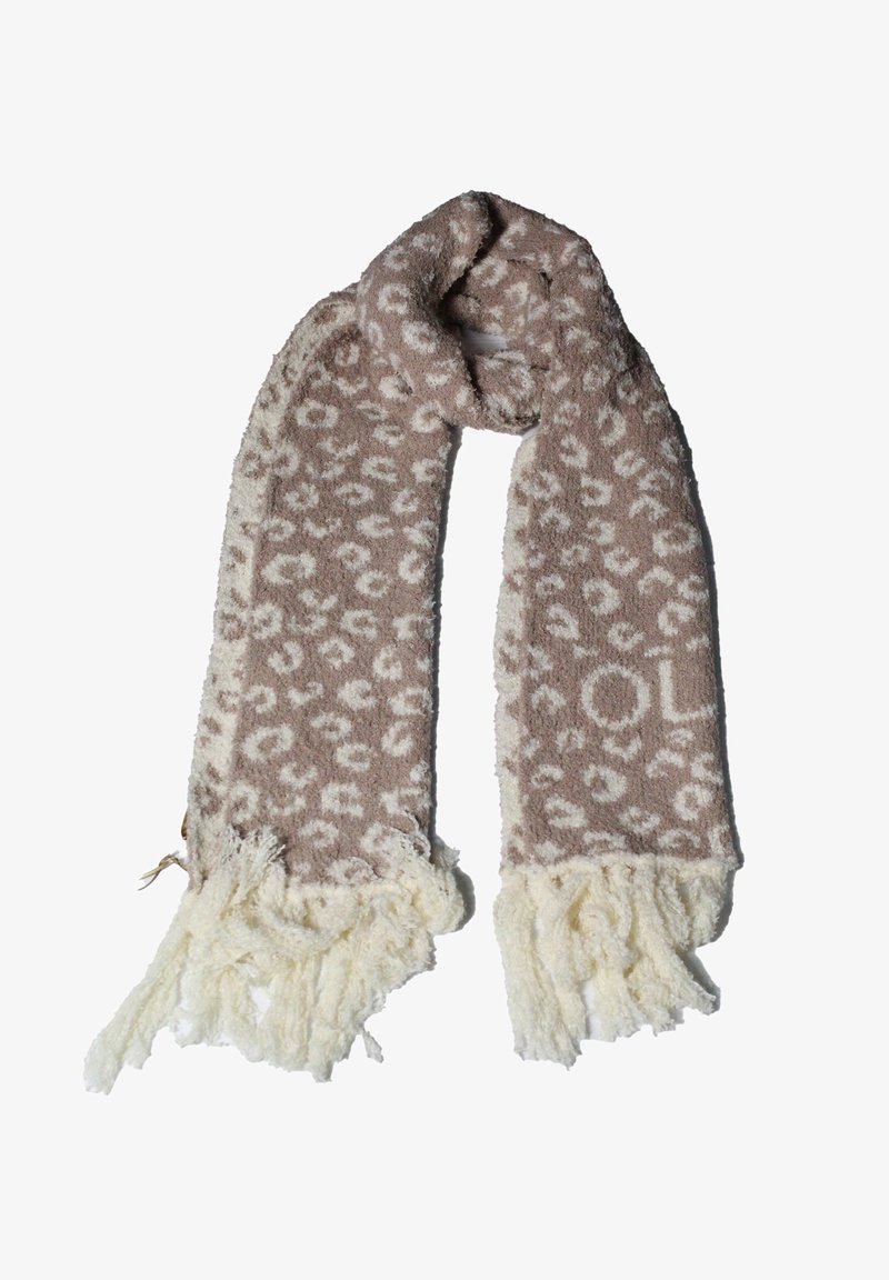 Écharpe en imprimé léopard beige doux et blanc avec une texture duveteuse et de longues franges blanches aux deux extrémités, pliée en boucle.
