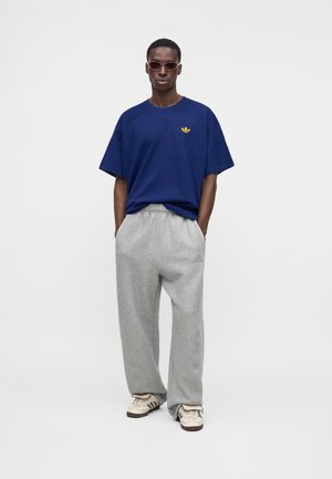 adidas Originals, RUNNING CLUB OVERSIZED TEE UNISEX - Μπλουζάκι με στάμπα - dark blue