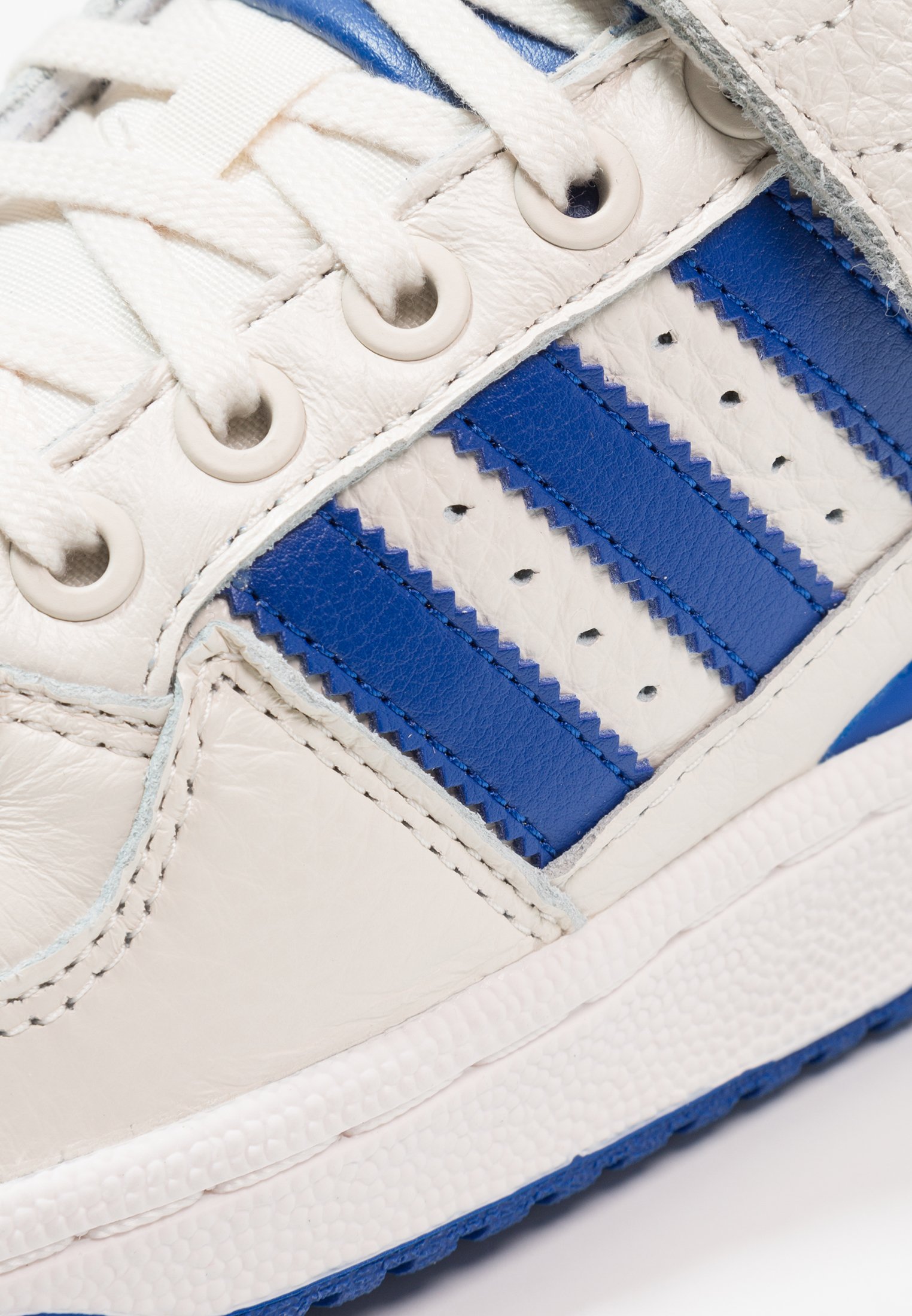 adidas Originals FORUM - Sneakers laag - chalk white/collegiate royal/gold  metallic/crème - Zalando.nl