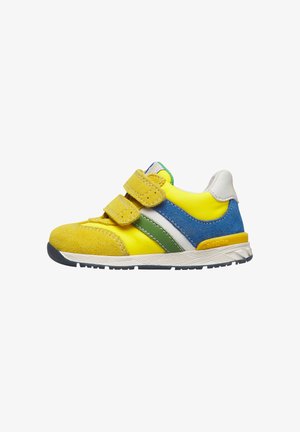 Scarpa da ginnastica gialla per bambini con dettagli blu e verdi, doppie cinghie in velcro, suola bianca e puntale giallo testurizzato.