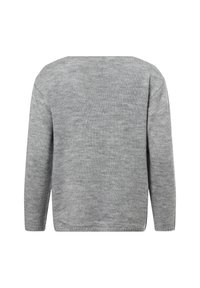 Grauer Strickpullover mit lockerer Passform, weitem Ausschnitt und langen Ärmeln. Hat eine weiche Textur und subtile Farbvariationen.