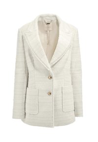 Biały żakiet o fakturowanej powierzchni z klapami typu notched, dwoma przednimi kieszeniami i guzikami w odcieniu złotym. Wnętrze wyłożone podszewką, widoczna metka marki.