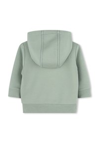 Groene katoenen hoodie met een capuchon, ribbelige manchetten en onderrand. De achterkant heeft nette stiksels zonder logo's of extra details.