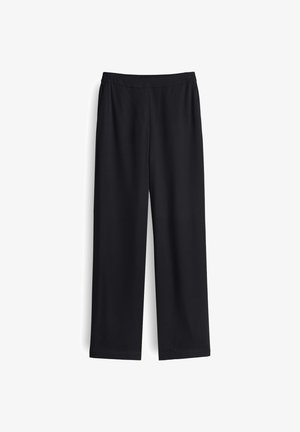 Pantaloni neri a gamba larga realizzati in tessuto morbido con vita elastica e senza tasche visibili. Forma dritta con una finitura pulita.