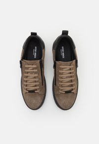 Antony Morato Baskets basses - nut