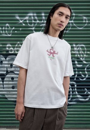Puma BOXY GRAPHIC TEE UNISEX - T-shirt print - warm white