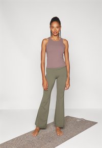 Athleta ELATION FLARE PANT - Leggings - jungle green