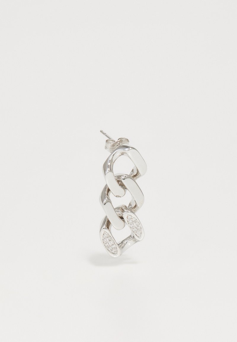 Srebrna uhanska veriga s gladkimi, poliranimi povezavami in ovitimi ovalnimi detajli, ki prikazuje sodoben dizajn in sijočo teksturo.