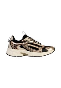 Zapatilla deportiva con un diseño en oro rosa metálico y negro, parte superior de malla, suela acolchada y acentos texturizados a lo largo de los lados.