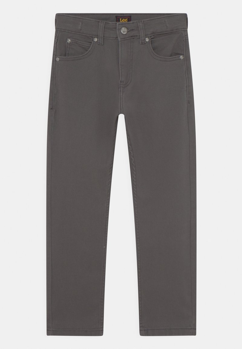 Jeans de mezclilla gris con un diseño de pierna recta, estilo de cinco bolsillos y detalle de costura sutil. Accentos de metal en la cinturilla y los bolsillos.