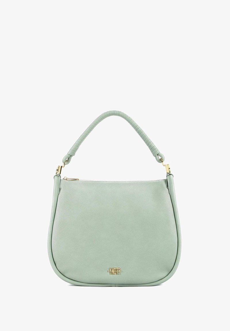 Borsa a spalla in pelle verde con forma curva, manico testurizzato e dettagli in logo dorato sulla parte anteriore. Chiusura superiore con zip.