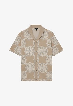 Bézs rövid ujjú, gombos ing fehér, összetett kör alakú virágmintával és széles gallérral.