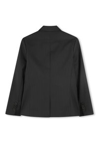 Črn blazer s pinstripes vzorcem, ki se lepo prilega, s tankimi klapnicami in gumbi na manšetah. Gladek material z subtilno teksturo in strukturiranim zadnjim razporkom.