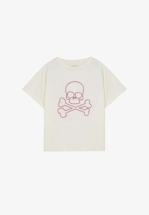 Camiseta de manga corta color crema con un gráfico de calavera y huesos cruzados en contorno rojo centrado en el frente.