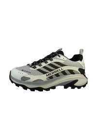 Zapatos de senderismo Merrell en blanco y negro con parte superior de malla, suela texturizada, acentos reflectantes y cordones negros para un ajuste seguro.