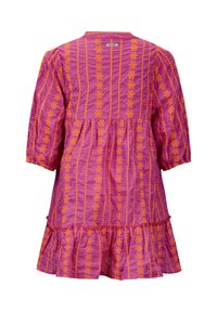 Paarse katoenen jurk met oranje bloemborduring, 3/4 mouwen, geplooide taille, uitlopende rok en gerimpelde zoom. Achterkant met sluiting en een klein label.