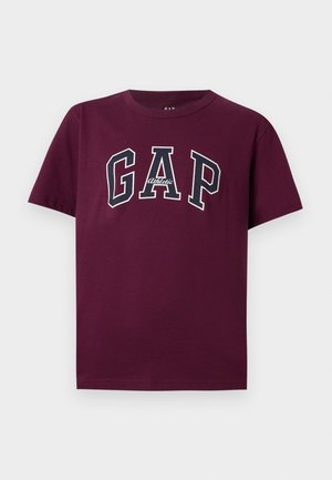 Burgunderfarget kortermet T-skjorte med rund hals med "GAP Athletic" trykt i store fete bokstaver over brystet.