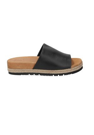 Sandale mule en cuir noir avec semelle intérieure beige rembourrée, bordure en jute tressée autour de la semelle, et semelle extérieure en caoutchouc noir.