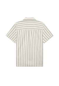 Kortermet skjorte i off-white med grønne vertikale striper, med spiss krage og bakfoldedetalj for bedre passform.