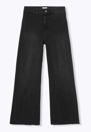 Jeans en denim noirs à jambes larges avec une taille haute, dotés d'une fermeture à bouton et d'un design à cinq poches. Texture subtile avec une finition lisse.