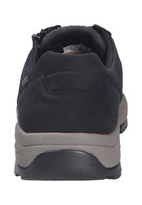 Scarpa sportiva nera con tomaia testurizzata, intersuola grigia imbottita e suola in gomma. Presenta un collare imbottito e cuciture rinforzate.