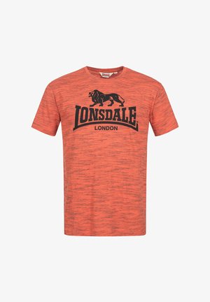 Narancssárga melírozott rövid ujjú póló fekete "LONSDALE LONDON" felirattal és középen, a mellrészen elhelyezett oroszlán grafikával.