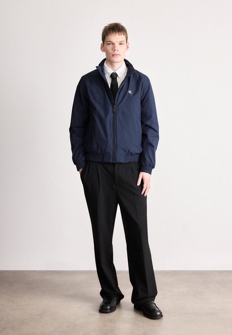 Calvin Klein Jeans PADDED HARRINGTON - Mezisezónní bunda - dark sapphire