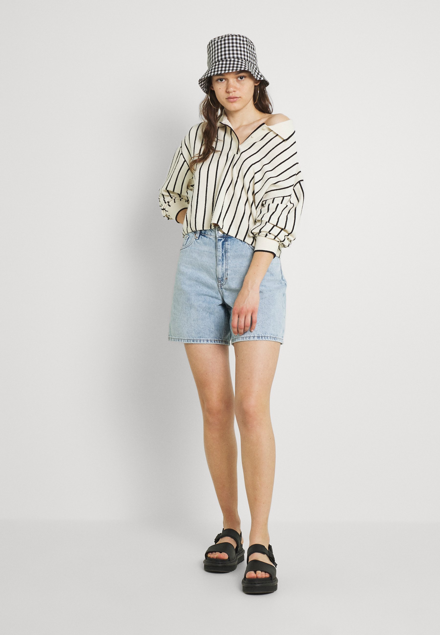 Monki Denim shorts - blue dusty light 
