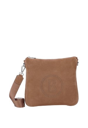Braune Wildleder-Umhängetasche mit verstellbarem Riemen und perforiertem Kreislogo mit dem Buchstaben B vorne.