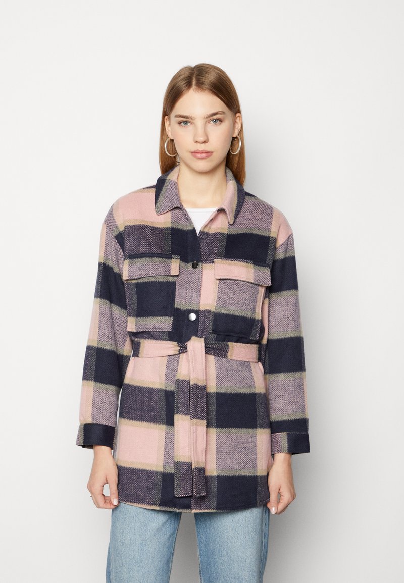 ONLY ONLNEA DEMI BELT CHECK SHACKET - Allvädersjacka - night sky ...