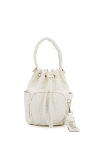 Borsa a secchiello bianca con dettagli testurizzati del logo, chiusura con cordoncino, hardware dorato e tasca con zip laterale. Materiale in tessuto con finitura liscia.