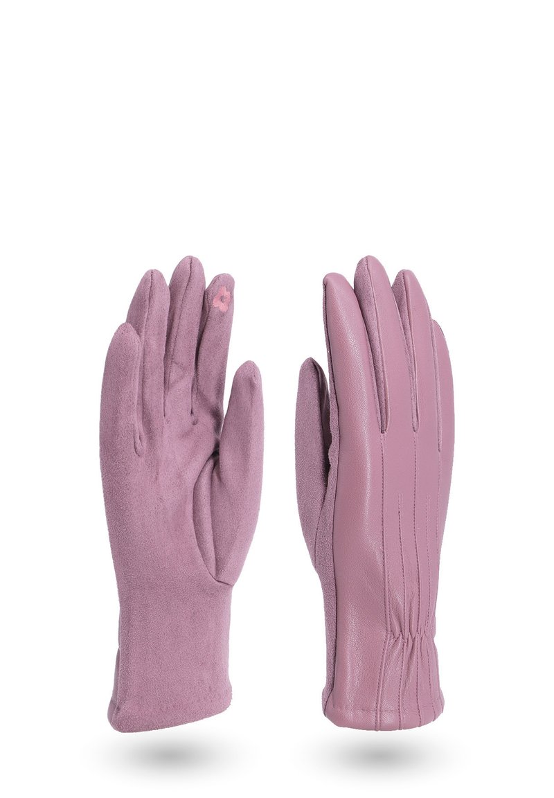 Un paio di guanti rosa, uno in suede con un piccolo dettaglio floreale sul dito indice, l'altro in pelle liscia con dettagli cuciti.