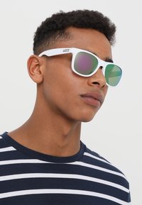 Vans SPICOLI  SHADES - Sluneční brýle - white