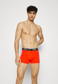 Nike Underwear TRUNK 3 PACK - Cuecas boxer - electro purple/team orange/black