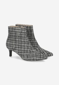 Schwarz-weiße Tweed-Stiefeletten mit spitzem Zehenbereich und niedrigem Absatz, die ein strukturiertes Stoffmuster und ein elegantes Design aufweisen.