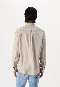 GAP STANDARD - Formalna srajca - khaki
