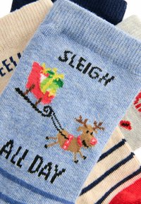 Next CHRISTMAS PATTERN 4 PACK.  REGULAR FIT - Strømper - slogan